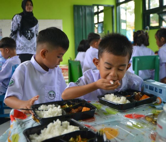 Pelaksanaan-makan-bergizi-gratis-di-Padang-080125-Ief-4